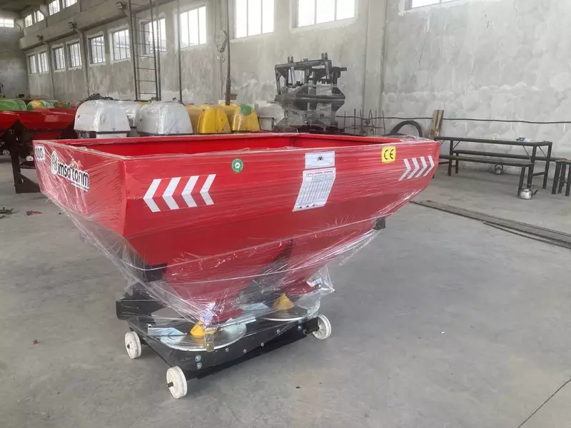 Разбрасыватель минеральных удобрений РМУ-800LT