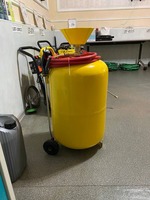 Avtomobil yuvish uchun ko'pikli idish