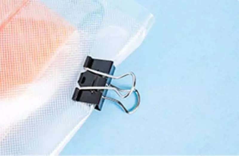  Упаковка металлических зажимов для бумаг Deli 25 мм  48 шт. (Арт. - 8564-S) Черные - 