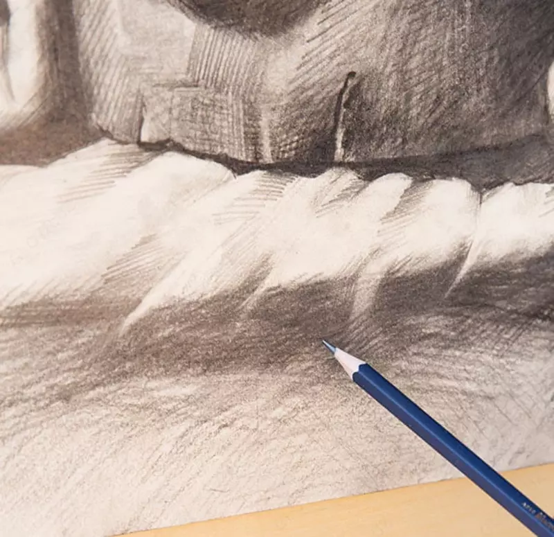   Чернографитный художественный карандаш без ластика Deli Nuevo  В  дерево (Арт. - 999S-B)