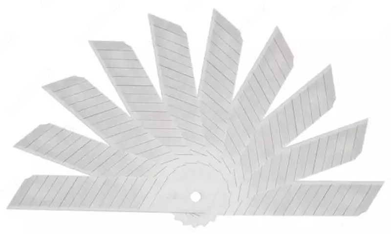 Сменные лезвия для канцелярского ножа Deli металл  18 мм  уп. пласт. пенал  10 шт. (Арт. - 2017)