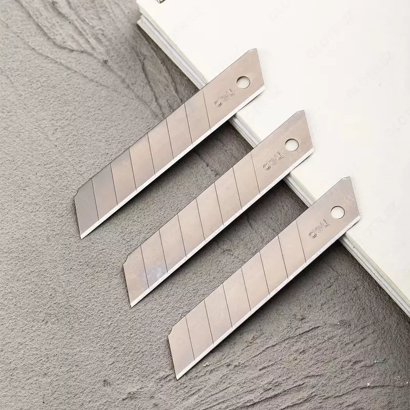   Сменные лезвия для канцелярского ножа Deli PRO металл  18 мм  уп. пласт. пенал  10 шт. (Арт. - 2011)