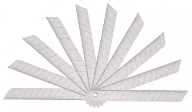 Сменные лезвия для канцелярского ножа Deli PRO металл  9 мм  уп. пласт. пенал  10 шт. (Арт. - 2012)