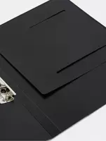   Hujjatlar uchun plastik papka (yon klip) Deli Nusign 181  A4  315 x 235 x 18 mm  500 mikron (Art.-181-NS-bk) Qora