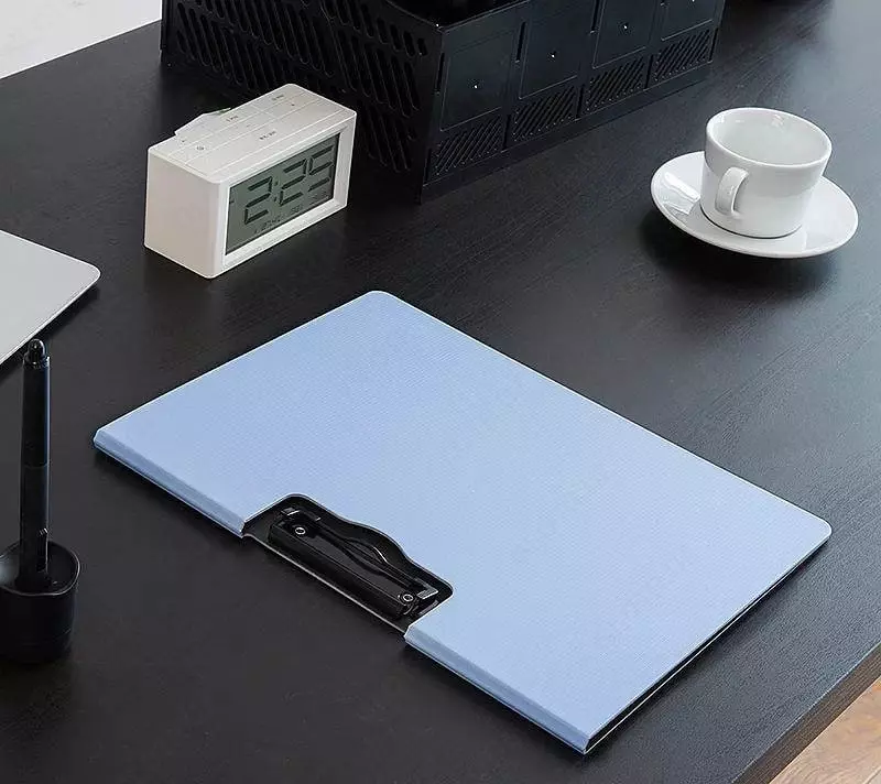   Пластиковая папка-планшет (боковой зажим) Deli  А4  600 мкм (Арт. - 5011-bl) Голубая