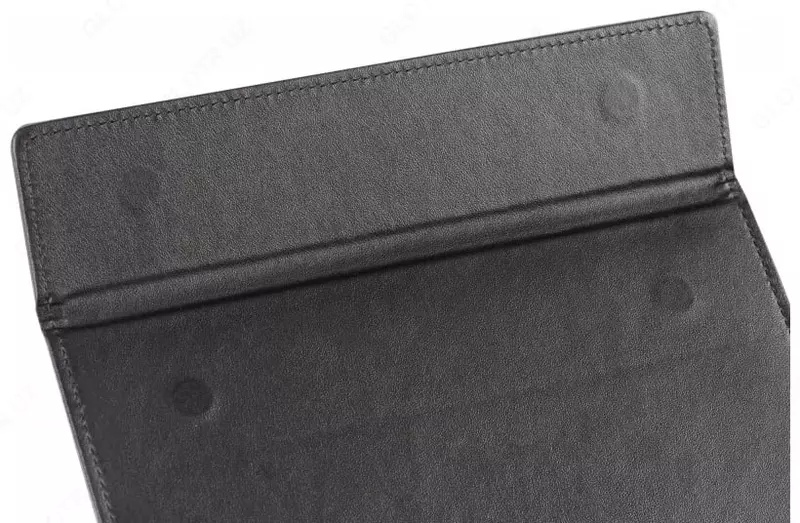   Papka-planshet (yuqori magnit klip) Deli A4  davo. teri  220 x 310 x 2 5 mm (Art. - 64506) Qora