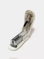  Канцелярский мини-степлер Deli № 24/6  15 листов  карт. уп. (Арт.- 0304bl) Белый/голубой - 