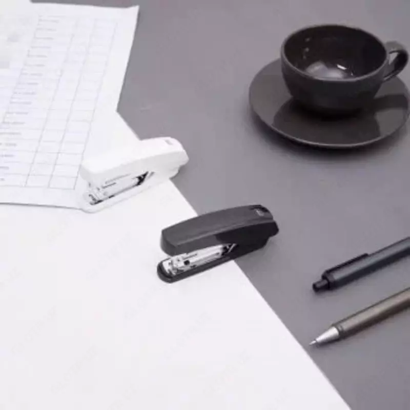  Канцелярский степлер (антистеплер) Deli Essential  № 10  15 листов  карт. уп. (Арт.- 0238) Ассортимент Только в розницу