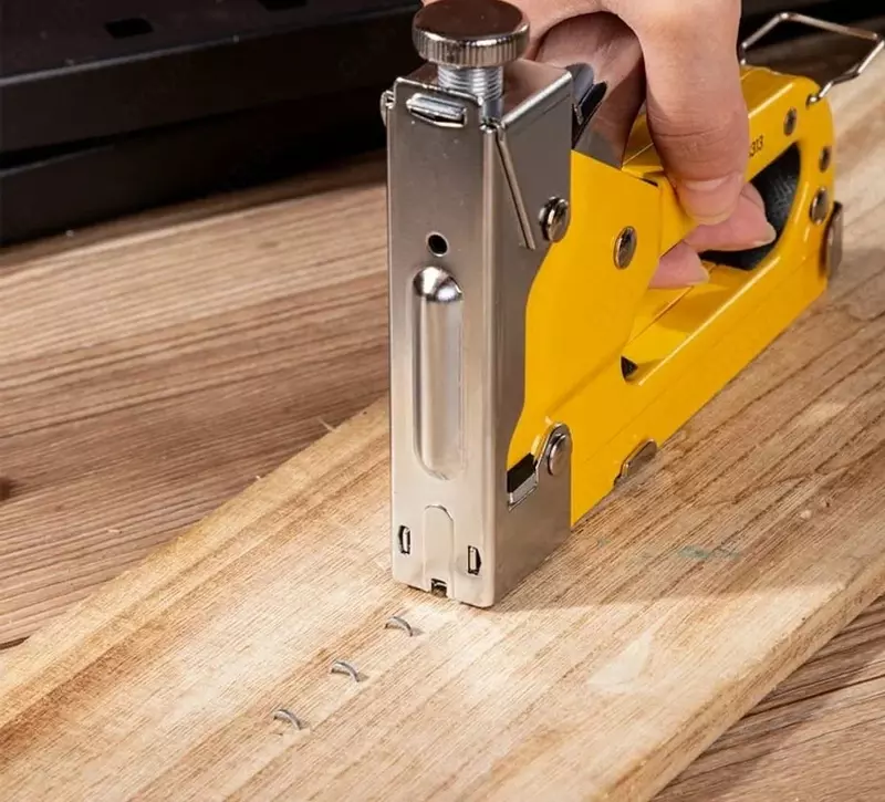  Deli EDL1313  № 53/A shtapelli qurilish stapler; 28  oram. blister (Art.-EDL1313) Sariq/kumush OOO Smart Choice Kans