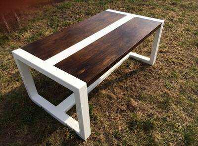 Стол деревянный на металлическом каркасе