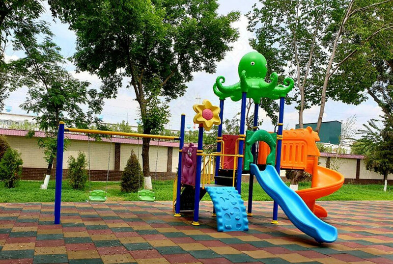 осьминожка с качелями