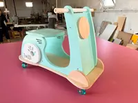 Игрушечный скутер 32