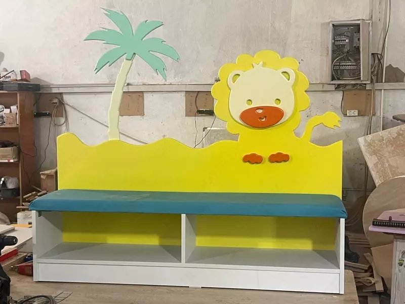 Детская дизайнерская скамья с полкой (длина 130 см). Модель "SIMBA" № 4