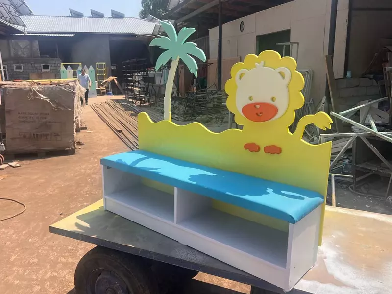 Детская дизайнерская скамья с полкой (длина 130 см). Модель "SIMBA" № 4 OOO "HIGH TECH"