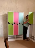 Bolalar uchun rangli shkaf (2 qavatli