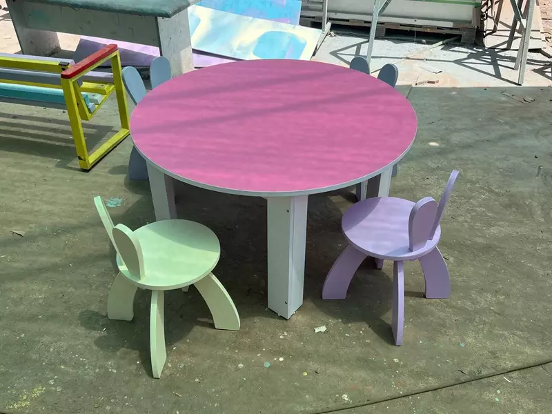 Детский дизайнерский цветной комплект мебели (стол