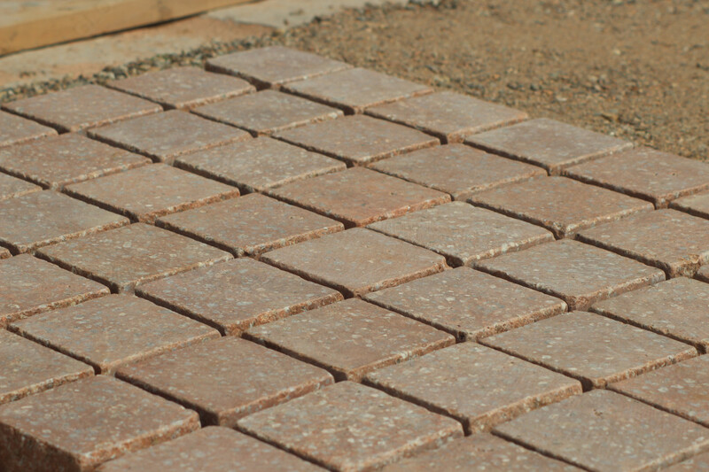 Гранитная брусчатка серого мелкозернистого оттенка