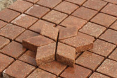 Пиленая брусчатка красных оттенков