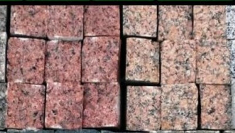 Колотая брусчатка в оттенках красного из гранита