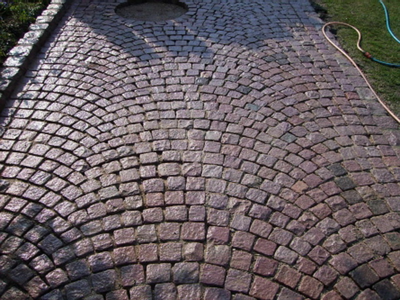 Укладка колотой брусчатки