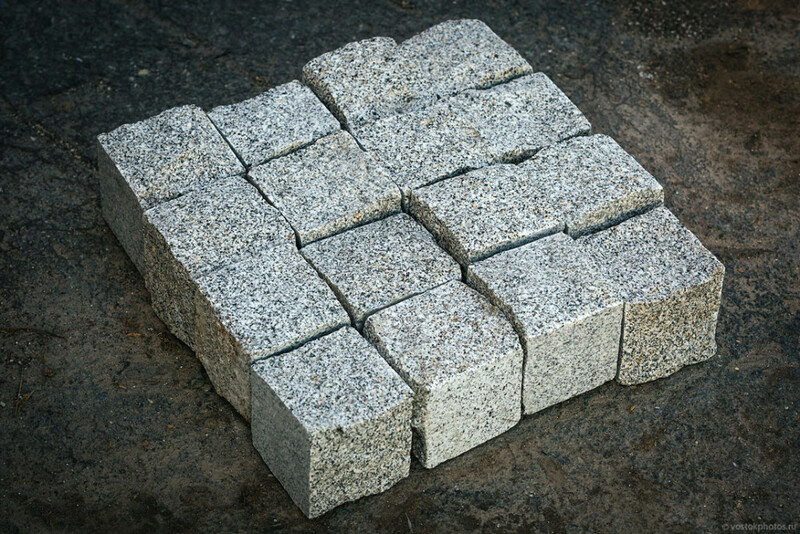 Укладка колотой брусчатки