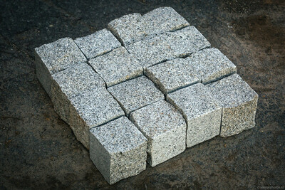 Укладка колотой брусчатки