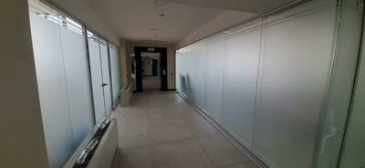 Рекламная туманка на окна с вашим логотипом! оформление..офисный стиль! дает эффект матового стекла! срочно ! дизайн! - от 70 000 сум