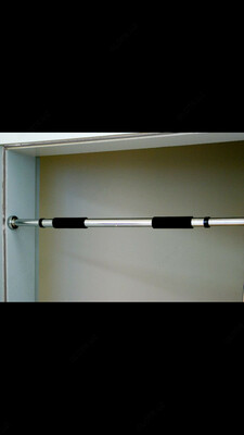 Турник между стен