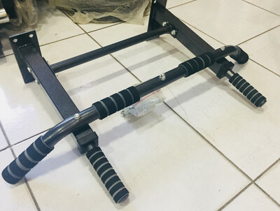 Компактный турник для стен