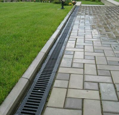 Yomg'ir suvini drenajlash uchun drenaj idishlari, bog 'uchun. Piyoda yo'llar uchun Ariki