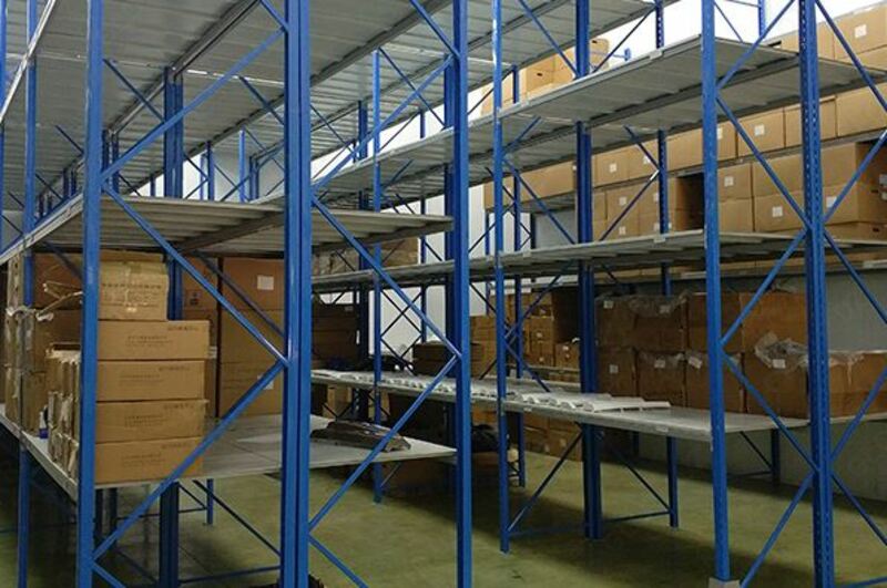 Sifatli va bardoshli ombor tokchalari OOO INNOTEK INVEST