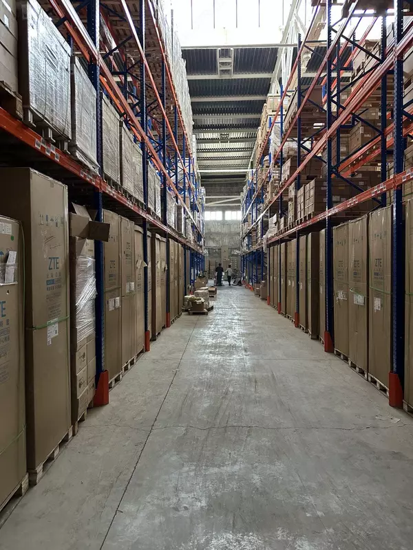 Универсальные стеллажи