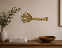 Arab kalligrafiyasi bilan bezatilgan dekorativ devor kaliti