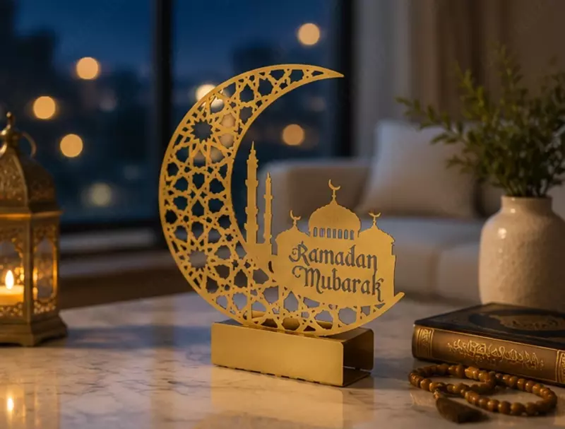 Ramadan Muborak yarim oy va masjidli dekoratsiya
