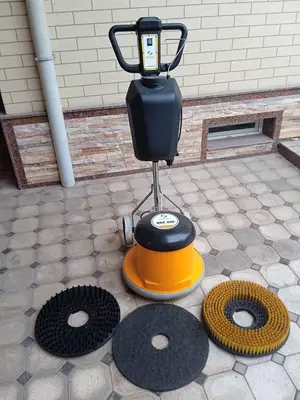 Услуги по мойке фасада и брусчатки