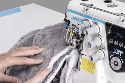  JACK C7 URUS - Sun’iy intellektga ega 4 ipli avtomatik overlok mashinasi! JACK (ООО SEWING MACHINES TRADING)