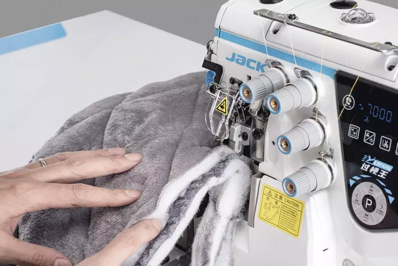  JACK C7 URUS - Sun’iy intellektga ega 4 ipli avtomatik overlok mashinasi! JACK (ООО SEWING MACHINES TRADING)