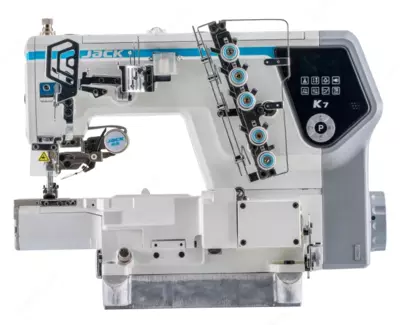Jack K7-UT-01GB — Suniy Intellekt (AI) texnologiyasi bilan jihozlangan  3 ignali  ustki va ostki qoplamali (rastroposhivalnaya) silindrsimon (yengli) tikuv mashinasi