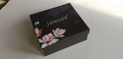 Картонная коробка (ламинат и тиснения, 3 слоя)