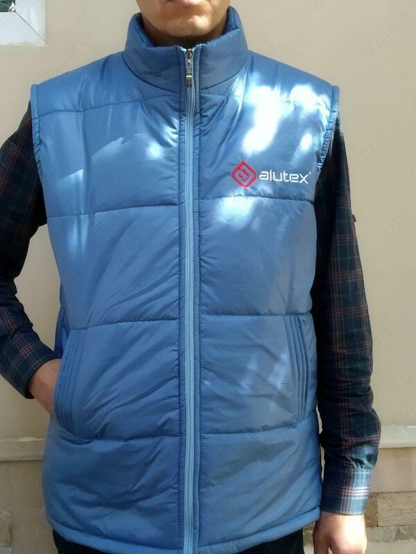 Безрукавки и жилеты