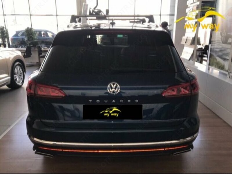  Автомобиль Volkswagen Touareg - 