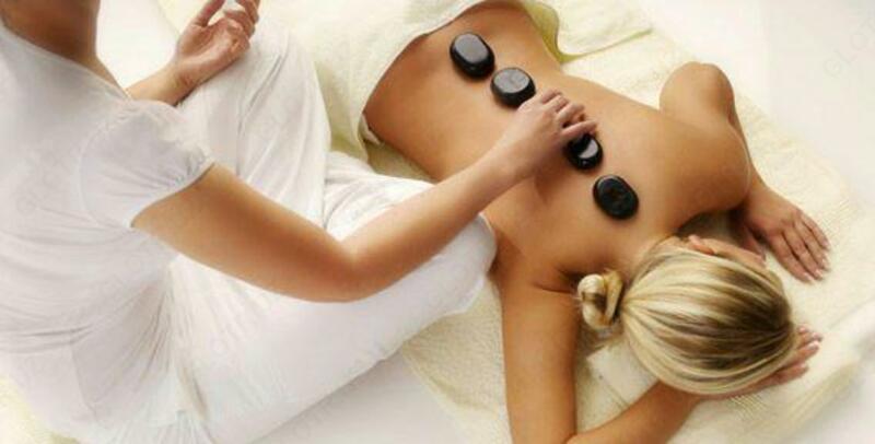 Массаж горячими камнями