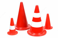 Пластиковый конус для ограждения дорог