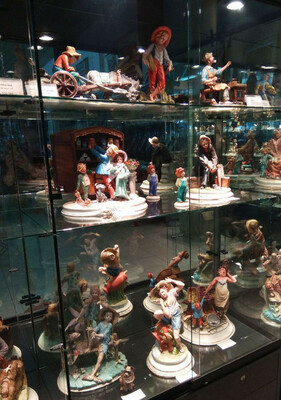 Сувениры из керамики и фарфора