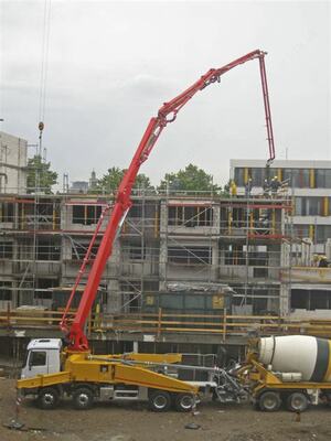 Услуга и аренда автобетононасосов 38-48-52-56 метр Только в розницу