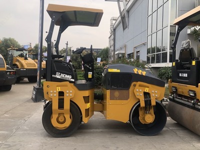 Комбинированный вибрационный дорожный каток XCMG XMR403VT