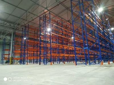 Saqlash uchun konsol javonlari