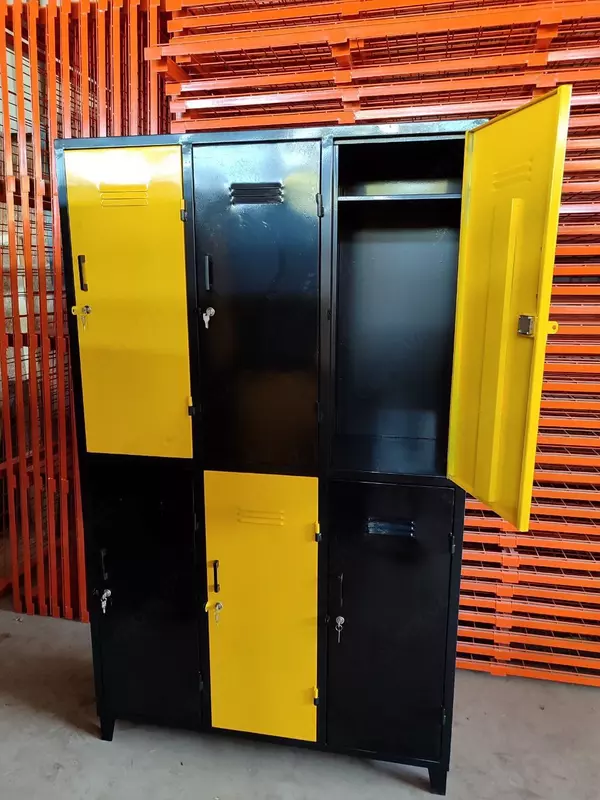 Металлический шкаф для хранения