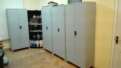   Hujjatlar uchun metall shkaf