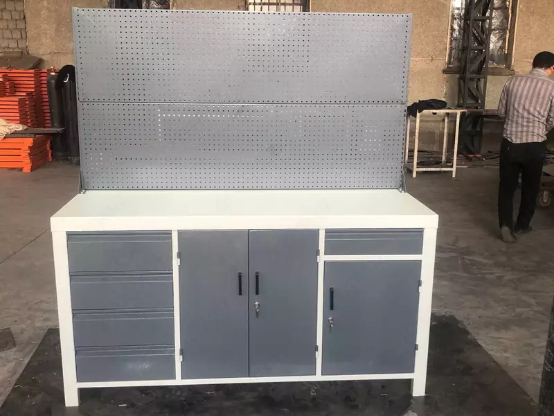 Perforatsiyali metall verstak